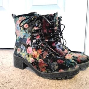 Size 7 floral Madden Girl combat boots